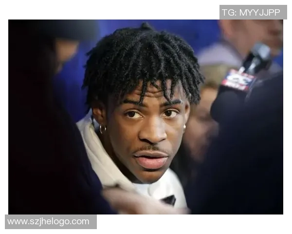 RJ-巴雷特社媒展示赛前时尚造型